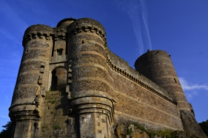 00_fougeres_france.jpg