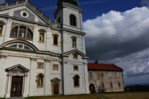 Nazwa pliku=49_kamedulow.jpg
Wielkość pliku=267KiB
Rozmiar=780x520
Data dodania= 17, Sierpień 2017 49_kamedulow.jpg